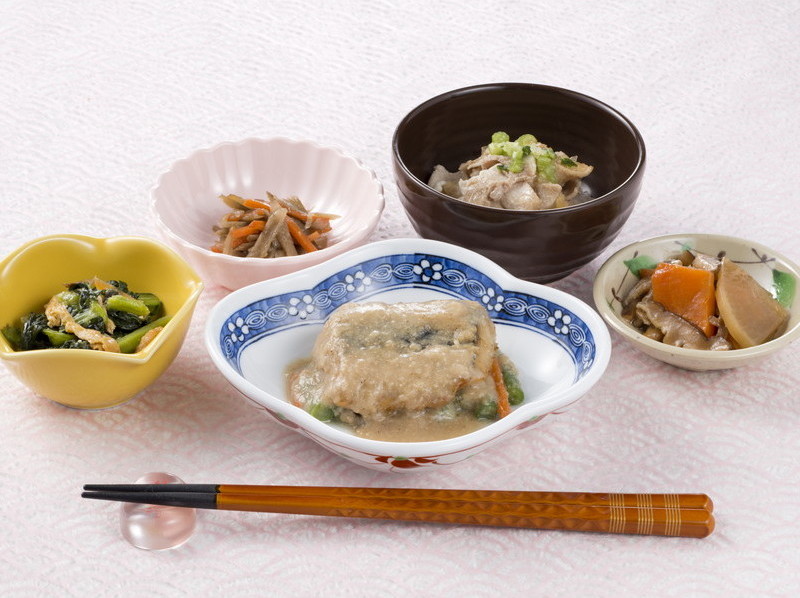 鰆(サワラ)の胡麻味噌だれ