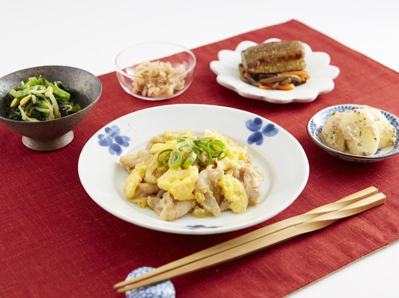 豚肉と玉葱のふんわり卵とじ