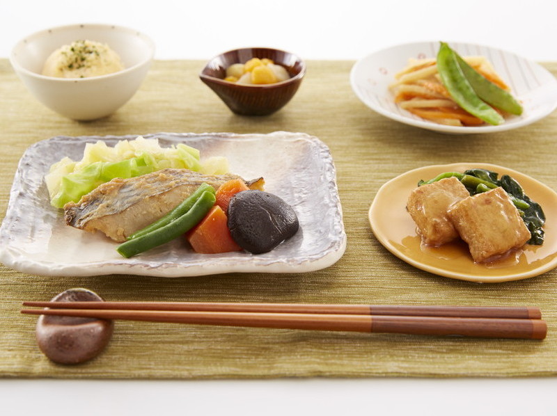 白身魚の味噌焼きと野菜の煮物